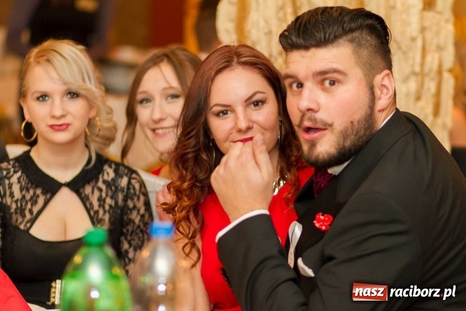 Zdjęcie w galerii na portalu naszraciborz.pl: Bal maturalny raciborskiego Ekonomika w Rogożanach FOTO i WIDEO wiadomości z regionu