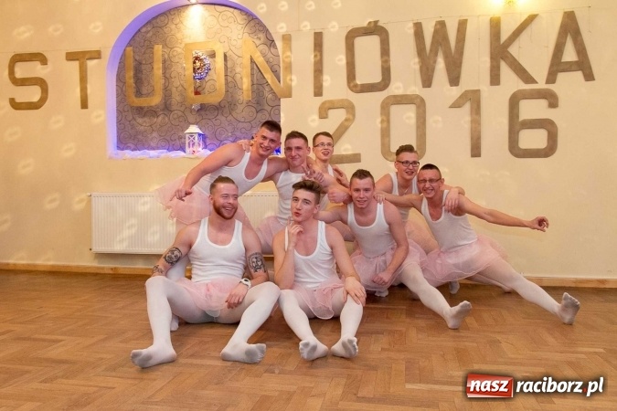 Zdjęcie w galerii na portalu naszraciborz.pl: Bal maturalny raciborskiego Ekonomika w Rogożanach FOTO i WIDEO wiadomości z regionu