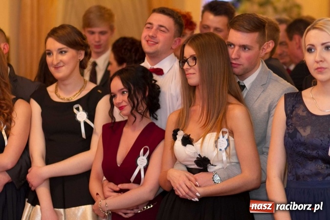 Zdjęcie w galerii na portalu naszraciborz.pl: Bal maturalny raciborskiego Ekonomika w Rogożanach FOTO i WIDEO wiadomości z regionu