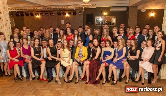 Zdjęcie w galerii na portalu naszraciborz.pl: Bal maturalny raciborskiego Ekonomika w Rogożanach FOTO i WIDEO wiadomości z regionu