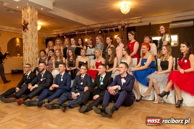 Zdjęcie w galerii na portalu naszraciborz.pl: Bal maturalny raciborskiego Ekonomika w Rogożanach FOTO i WIDEO wiadomości z regionu