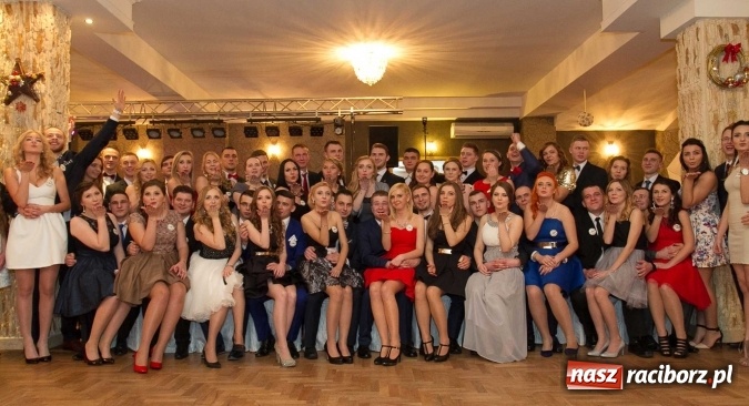 Zdjęcie w galerii na portalu naszraciborz.pl: Bal maturalny raciborskiego Ekonomika w Rogożanach FOTO i WIDEO wiadomości z regionu