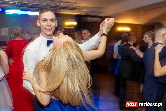 Zdjęcie w galerii na portalu naszraciborz.pl: Bal maturalny raciborskiego Ekonomika w Rogożanach FOTO i WIDEO wiadomości z regionu