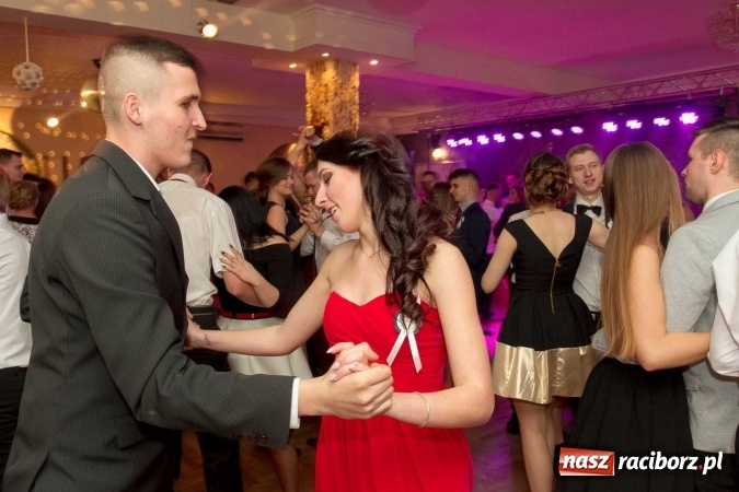 Zdjęcie w galerii na portalu naszraciborz.pl: Bal maturalny raciborskiego Ekonomika w Rogożanach FOTO i WIDEO wiadomości z regionu