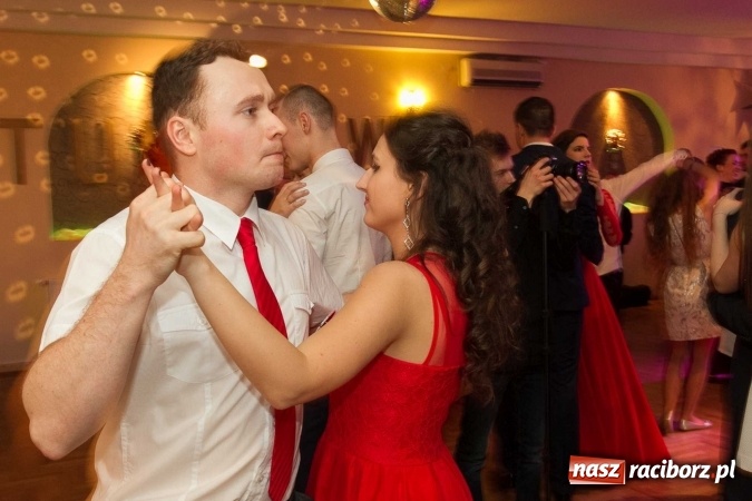 Zdjęcie w galerii na portalu naszraciborz.pl: Bal maturalny raciborskiego Ekonomika w Rogożanach FOTO i WIDEO wiadomości z regionu