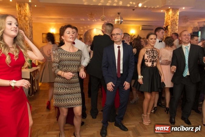 Zdjęcie w galerii na portalu naszraciborz.pl: Bal maturalny raciborskiego Ekonomika w Rogożanach FOTO i WIDEO wiadomości z regionu