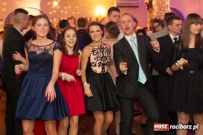 Zdjęcie w galerii na portalu naszraciborz.pl: Bal maturalny raciborskiego Ekonomika w Rogożanach FOTO i WIDEO wiadomości z regionu