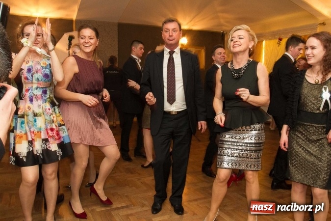 Zdjęcie w galerii na portalu naszraciborz.pl: Bal maturalny raciborskiego Ekonomika w Rogożanach FOTO i WIDEO wiadomości z regionu