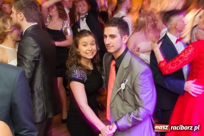 Zdjęcie w galerii na portalu naszraciborz.pl: Bal maturalny raciborskiego Ekonomika w Rogożanach FOTO i WIDEO wiadomości z regionu
