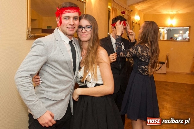 Zdjęcie w galerii na portalu naszraciborz.pl: Bal maturalny raciborskiego Ekonomika w Rogożanach FOTO i WIDEO wiadomości z regionu