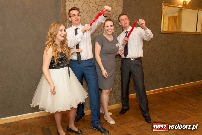 Zdjęcie w galerii na portalu naszraciborz.pl: Bal maturalny raciborskiego Ekonomika w Rogożanach FOTO i WIDEO wiadomości z regionu