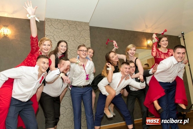 Zdjęcie w galerii na portalu naszraciborz.pl: Bal maturalny raciborskiego Ekonomika w Rogożanach FOTO i WIDEO wiadomości z regionu