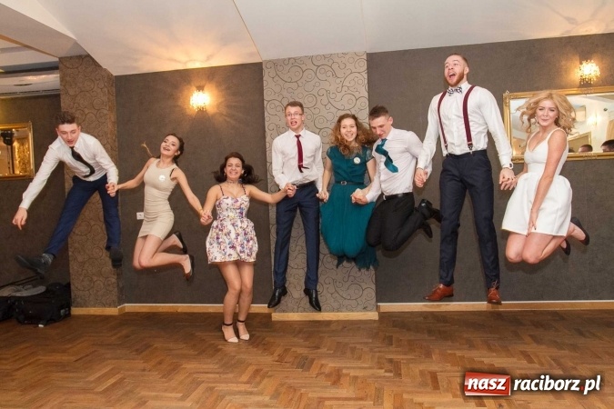 Zdjęcie w galerii na portalu naszraciborz.pl: Bal maturalny raciborskiego Ekonomika w Rogożanach FOTO i WIDEO wiadomości z regionu