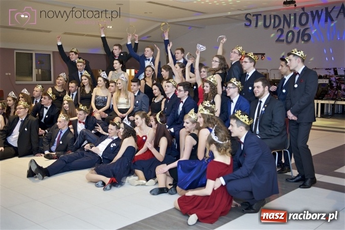 Zdjęcie w galerii na portalu naszraciborz.pl: Szalona studniówka II LO im. Adama Mickiewicza - fotoreportaż z całej imprezy wiadomości z regionu