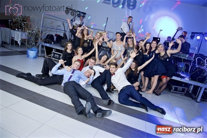 Zdjęcie w galerii na portalu naszraciborz.pl: Szalona studniówka II LO im. Adama Mickiewicza - fotoreportaż z całej imprezy wiadomości z regionu