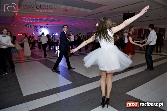 Zdjęcie w galerii na portalu naszraciborz.pl: Szalona studniówka II LO im. Adama Mickiewicza - fotoreportaż z całej imprezy wiadomości z regionu