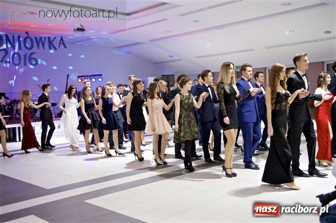 Zdjęcie w galerii na portalu naszraciborz.pl: Szalona studniówka II LO im. Adama Mickiewicza - fotoreportaż z całej imprezy wiadomości z regionu