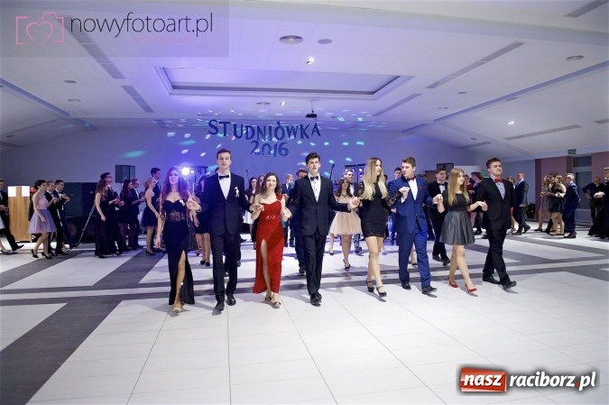 Zdjęcie w galerii na portalu naszraciborz.pl: Szalona studniówka II LO im. Adama Mickiewicza - fotoreportaż z całej imprezy wiadomości z regionu