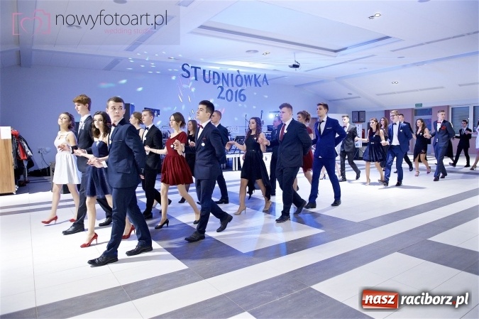 Zdjęcie w galerii na portalu naszraciborz.pl: Szalona studniówka II LO im. Adama Mickiewicza - fotoreportaż z całej imprezy wiadomości z regionu