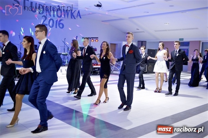 Zdjęcie w galerii na portalu naszraciborz.pl: Szalona studniówka II LO im. Adama Mickiewicza - fotoreportaż z całej imprezy wiadomości z regionu