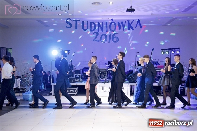 Zdjęcie w galerii na portalu naszraciborz.pl: Szalona studniówka II LO im. Adama Mickiewicza - fotoreportaż z całej imprezy wiadomości z regionu