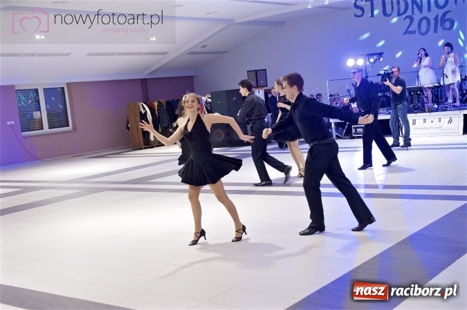 Zdjęcie w galerii na portalu naszraciborz.pl: Szalona studniówka II LO im. Adama Mickiewicza - fotoreportaż z całej imprezy wiadomości z regionu