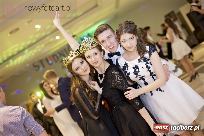 Zdjęcie w galerii na portalu naszraciborz.pl: Szalona studniówka II LO im. Adama Mickiewicza - fotoreportaż z całej imprezy wiadomości z regionu