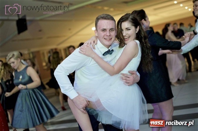 Zdjęcie w galerii na portalu naszraciborz.pl: Szalona studniówka II LO im. Adama Mickiewicza - fotoreportaż z całej imprezy wiadomości z regionu