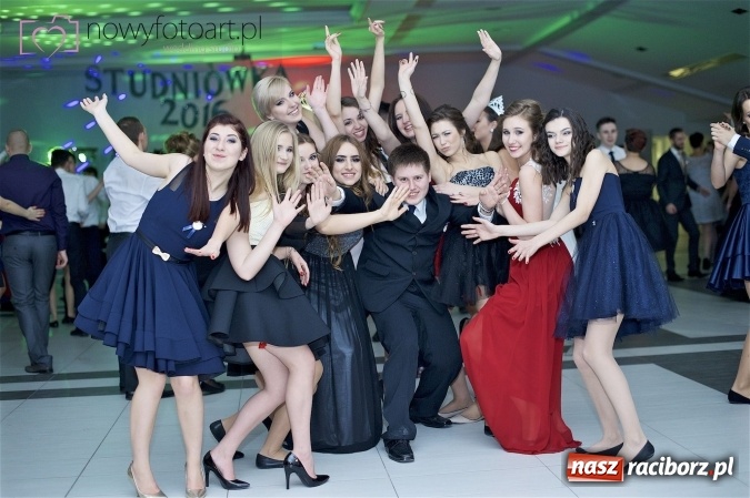 Zdjęcie w galerii na portalu naszraciborz.pl: Szalona studniówka II LO im. Adama Mickiewicza - fotoreportaż z całej imprezy wiadomości z regionu