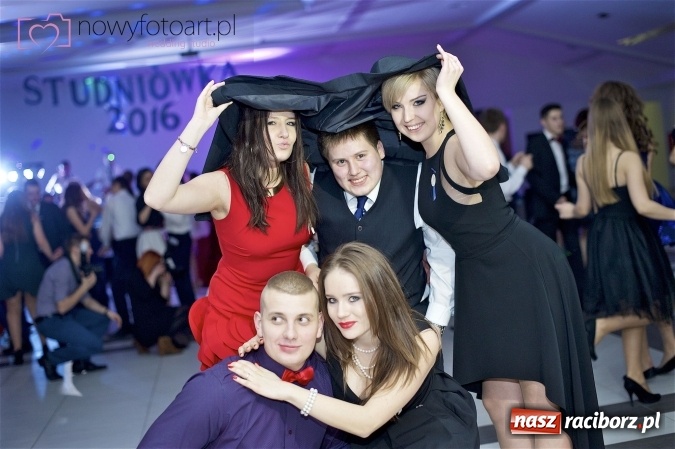 Zdjęcie w galerii na portalu naszraciborz.pl: Szalona studniówka II LO im. Adama Mickiewicza - fotoreportaż z całej imprezy wiadomości z regionu