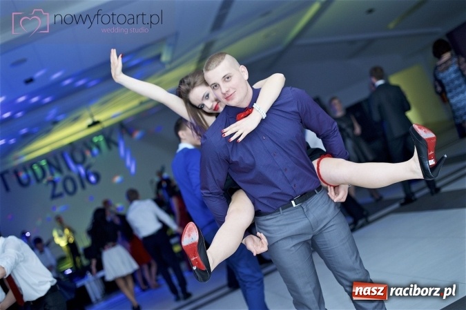 Zdjęcie w galerii na portalu naszraciborz.pl: Szalona studniówka II LO im. Adama Mickiewicza - fotoreportaż z całej imprezy wiadomości z regionu