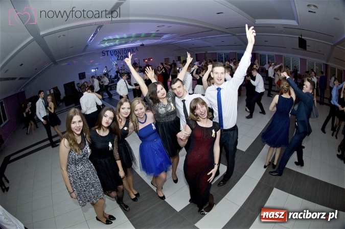Zdjęcie w galerii na portalu naszraciborz.pl: Szalona studniówka II LO im. Adama Mickiewicza - fotoreportaż z całej imprezy wiadomości z regionu