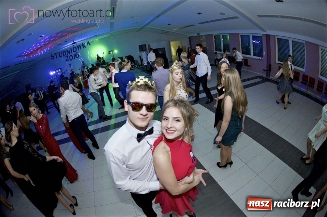 Zdjęcie w galerii na portalu naszraciborz.pl: Szalona studniówka II LO im. Adama Mickiewicza - fotoreportaż z całej imprezy wiadomości z regionu