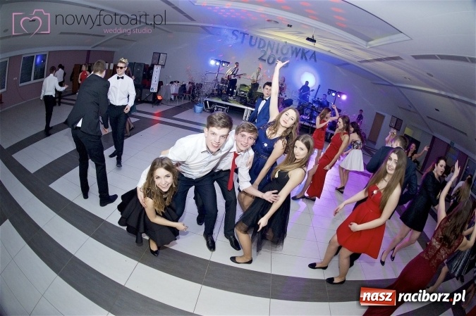 Zdjęcie w galerii na portalu naszraciborz.pl: Szalona studniówka II LO im. Adama Mickiewicza - fotoreportaż z całej imprezy wiadomości z regionu