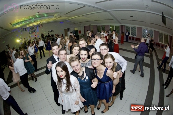 Zdjęcie w galerii na portalu naszraciborz.pl: Szalona studniówka II LO im. Adama Mickiewicza - fotoreportaż z całej imprezy wiadomości z regionu