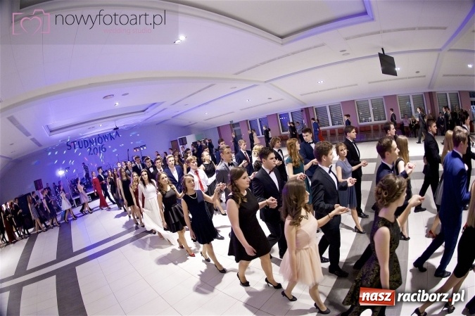 Zdjęcie w galerii na portalu naszraciborz.pl: Szalona studniówka II LO im. Adama Mickiewicza - fotoreportaż z całej imprezy wiadomości z regionu