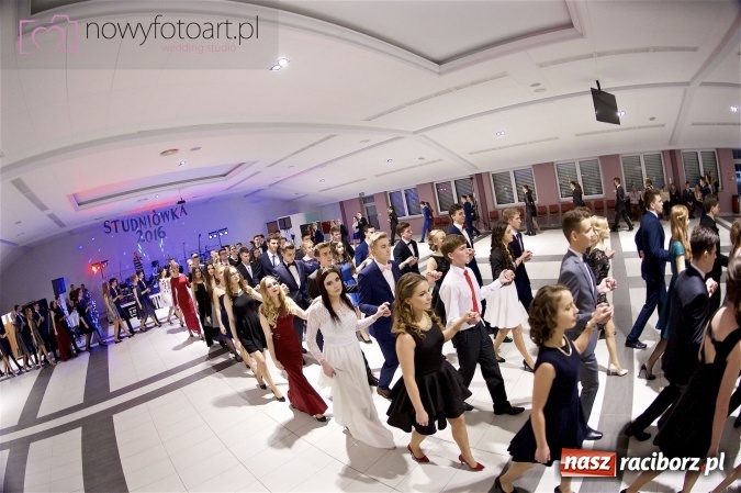 Zdjęcie w galerii na portalu naszraciborz.pl: Szalona studniówka II LO im. Adama Mickiewicza - fotoreportaż z całej imprezy wiadomości z regionu