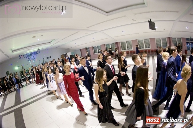 Zdjęcie w galerii na portalu naszraciborz.pl: Szalona studniówka II LO im. Adama Mickiewicza - fotoreportaż z całej imprezy wiadomości z regionu