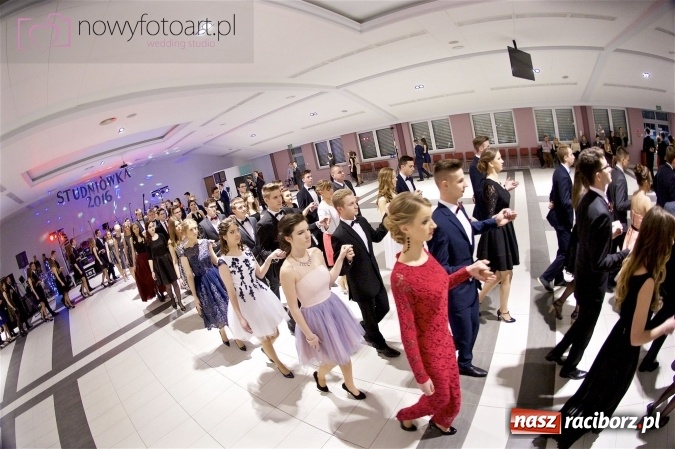 Zdjęcie w galerii na portalu naszraciborz.pl: Szalona studniówka II LO im. Adama Mickiewicza - fotoreportaż z całej imprezy wiadomości z regionu