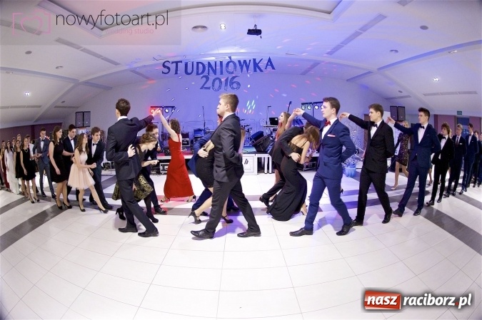 Zdjęcie w galerii na portalu naszraciborz.pl: Szalona studniówka II LO im. Adama Mickiewicza - fotoreportaż z całej imprezy wiadomości z regionu