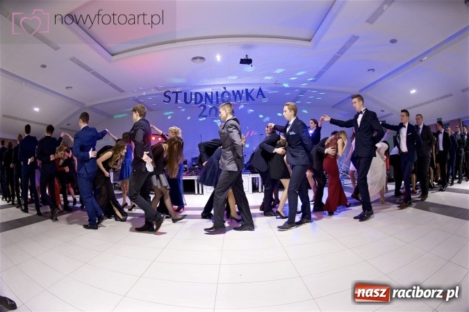 Zdjęcie w galerii na portalu naszraciborz.pl: Szalona studniówka II LO im. Adama Mickiewicza - fotoreportaż z całej imprezy wiadomości z regionu