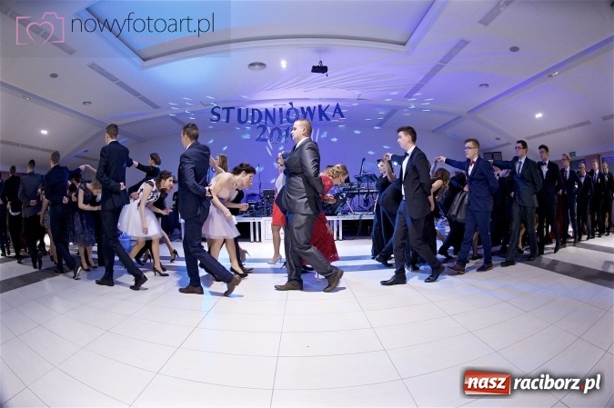 Zdjęcie w galerii na portalu naszraciborz.pl: Szalona studniówka II LO im. Adama Mickiewicza - fotoreportaż z całej imprezy wiadomości z regionu