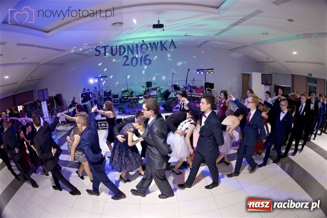 Zdjęcie w galerii na portalu naszraciborz.pl: Szalona studniówka II LO im. Adama Mickiewicza - fotoreportaż z całej imprezy wiadomości z regionu