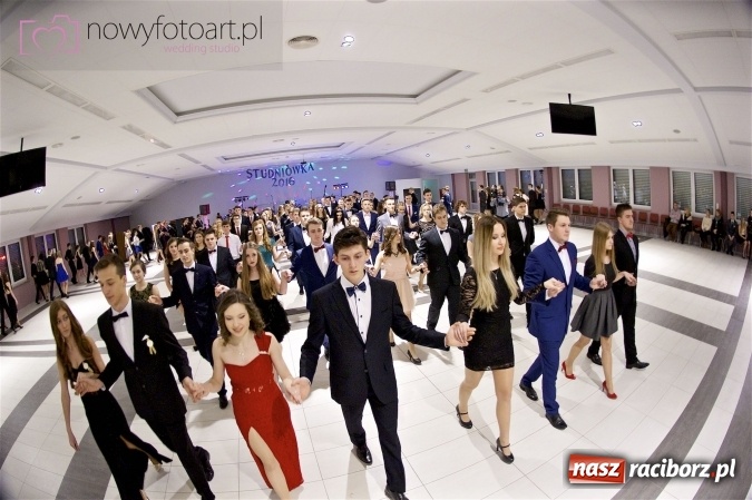 Zdjęcie w galerii na portalu naszraciborz.pl: Szalona studniówka II LO im. Adama Mickiewicza - fotoreportaż z całej imprezy wiadomości z regionu