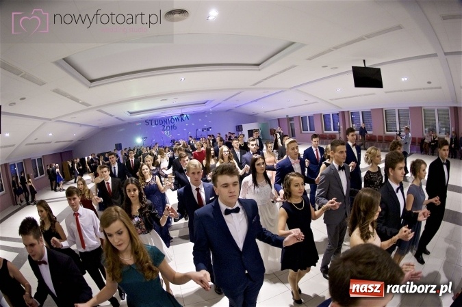 Zdjęcie w galerii na portalu naszraciborz.pl: Szalona studniówka II LO im. Adama Mickiewicza - fotoreportaż z całej imprezy wiadomości z regionu