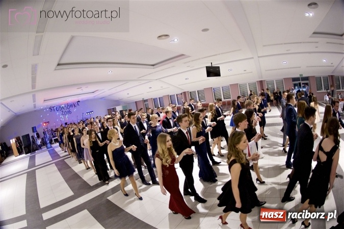 Zdjęcie w galerii na portalu naszraciborz.pl: Szalona studniówka II LO im. Adama Mickiewicza - fotoreportaż z całej imprezy wiadomości z regionu