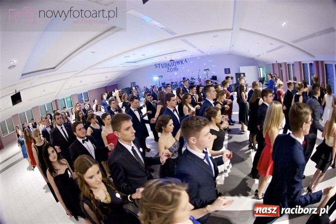 Zdjęcie w galerii na portalu naszraciborz.pl: Szalona studniówka II LO im. Adama Mickiewicza - fotoreportaż z całej imprezy wiadomości z regionu