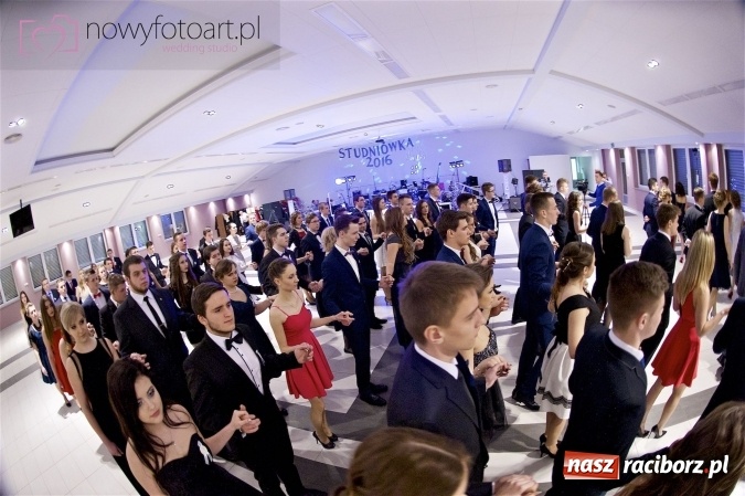 Zdjęcie w galerii na portalu naszraciborz.pl: Szalona studniówka II LO im. Adama Mickiewicza - fotoreportaż z całej imprezy wiadomości z regionu