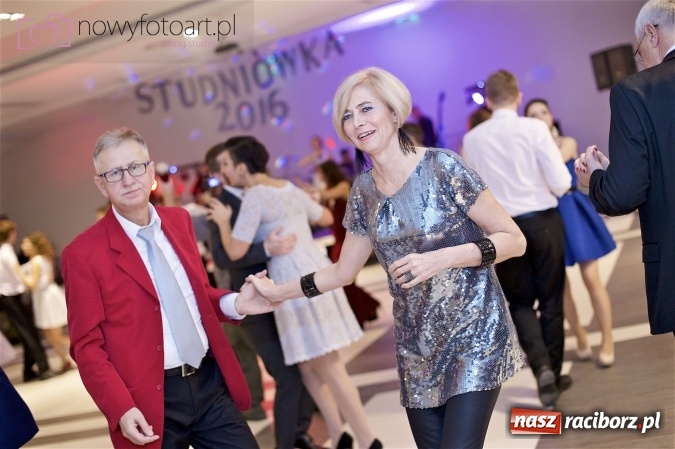 Zdjęcie w galerii na portalu naszraciborz.pl: Szalona studniówka II LO im. Adama Mickiewicza - fotoreportaż z całej imprezy wiadomości z regionu