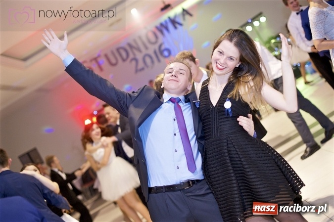 Zdjęcie w galerii na portalu naszraciborz.pl: Szalona studniówka II LO im. Adama Mickiewicza - fotoreportaż z całej imprezy wiadomości z regionu